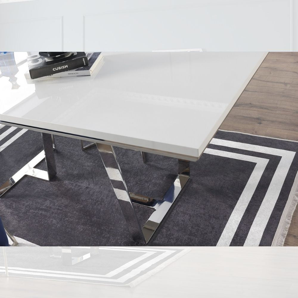 Tavolo Enzio 185 × 95 cm con piano laccato lucido e gambe cromate